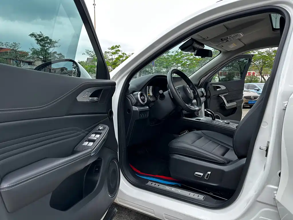 WEY VV5 1.5 T 2 WD Smart Pioneer