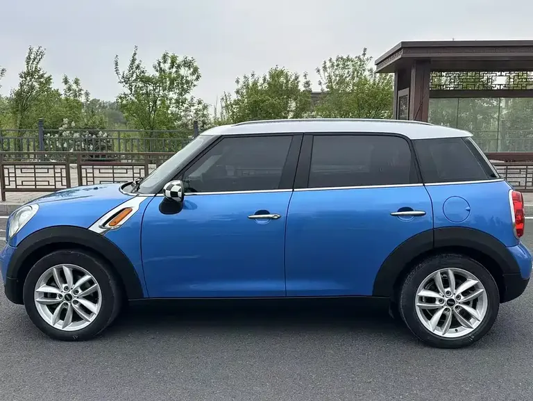 MINI COUNTRYMAN 1.6 L COOPER Fun