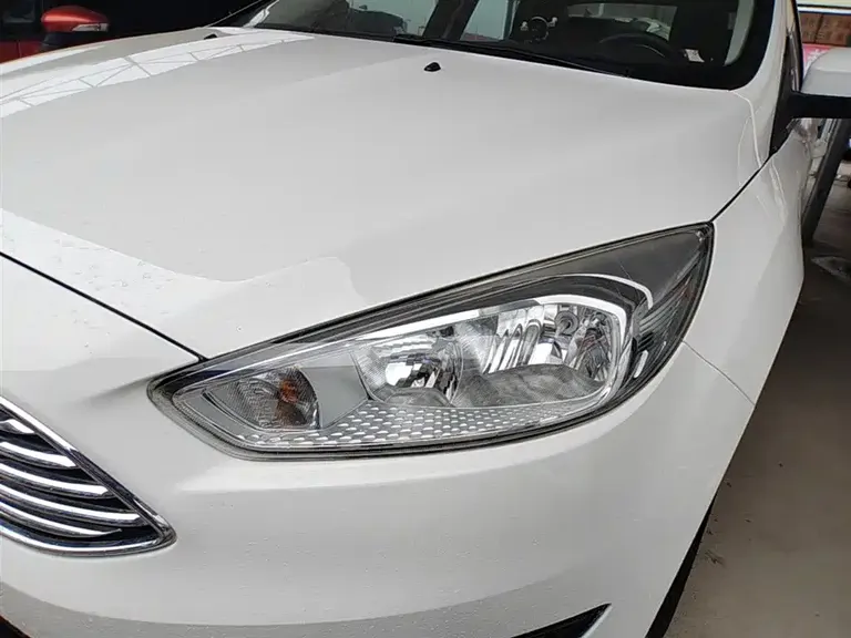 Ford Focus Sedan 1.6 L Auto Style