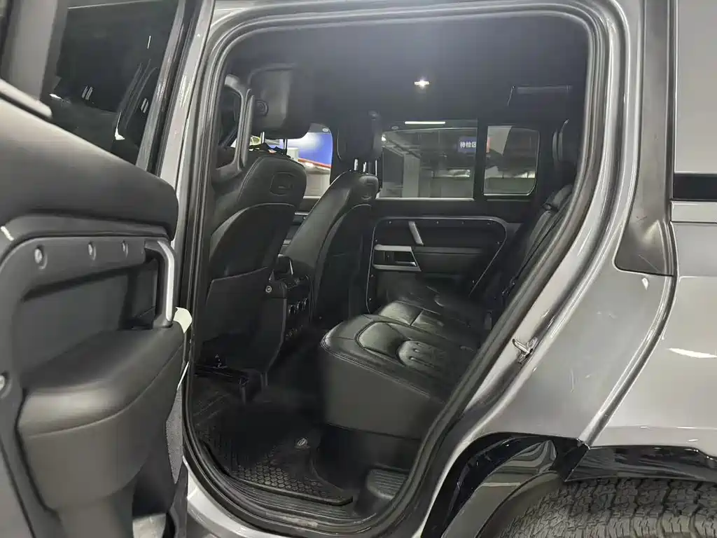 Land Rover Defender 110 P400 X-DYNAMIC HSE