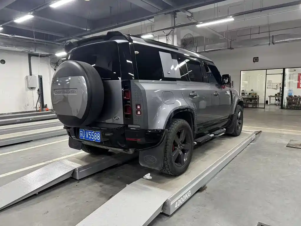 Land Rover Defender 110 P400 X-DYNAMIC HSE