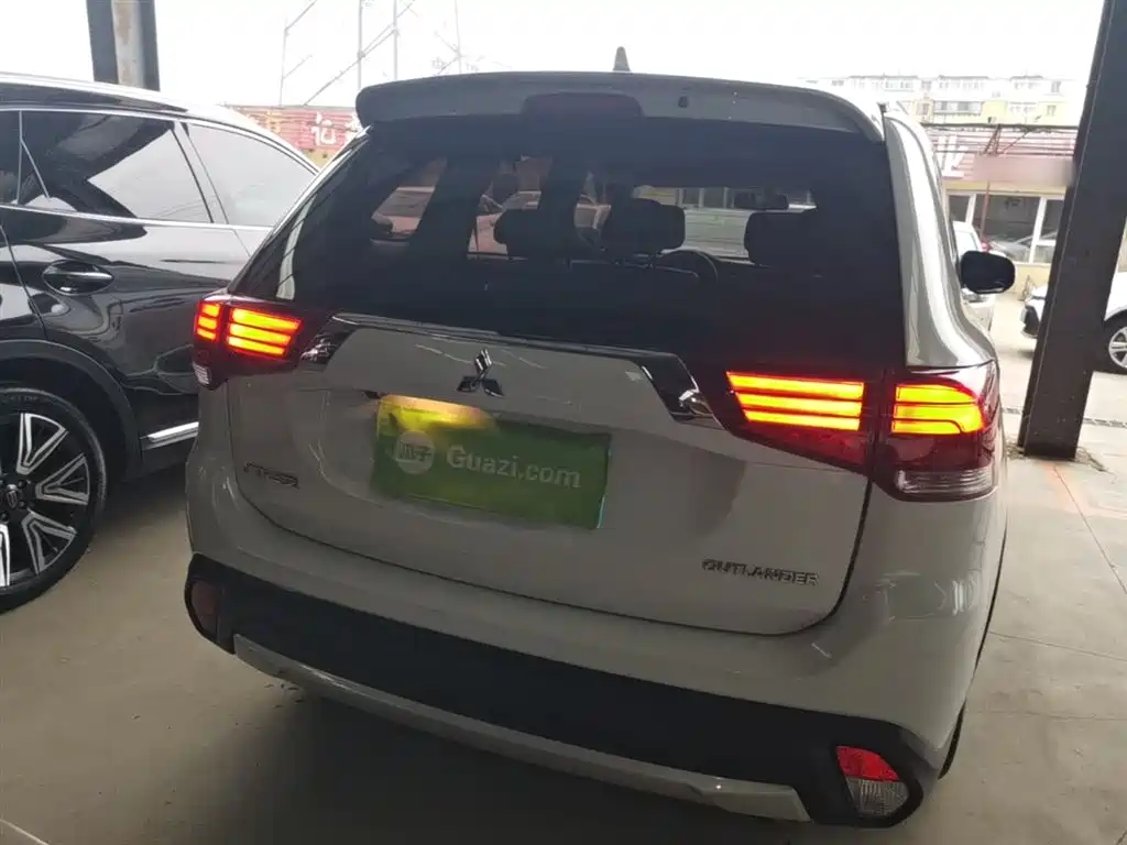 Outlander 2.0 L 2 WD Glory 5-seat