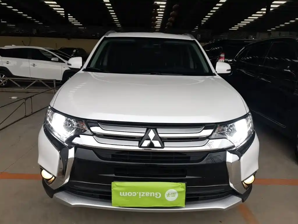 Outlander 2.0 L 2 WD Glory 5-seat