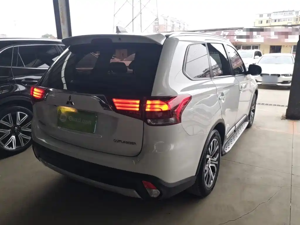 Outlander 2.0 L 2 WD Glory 5-seat
