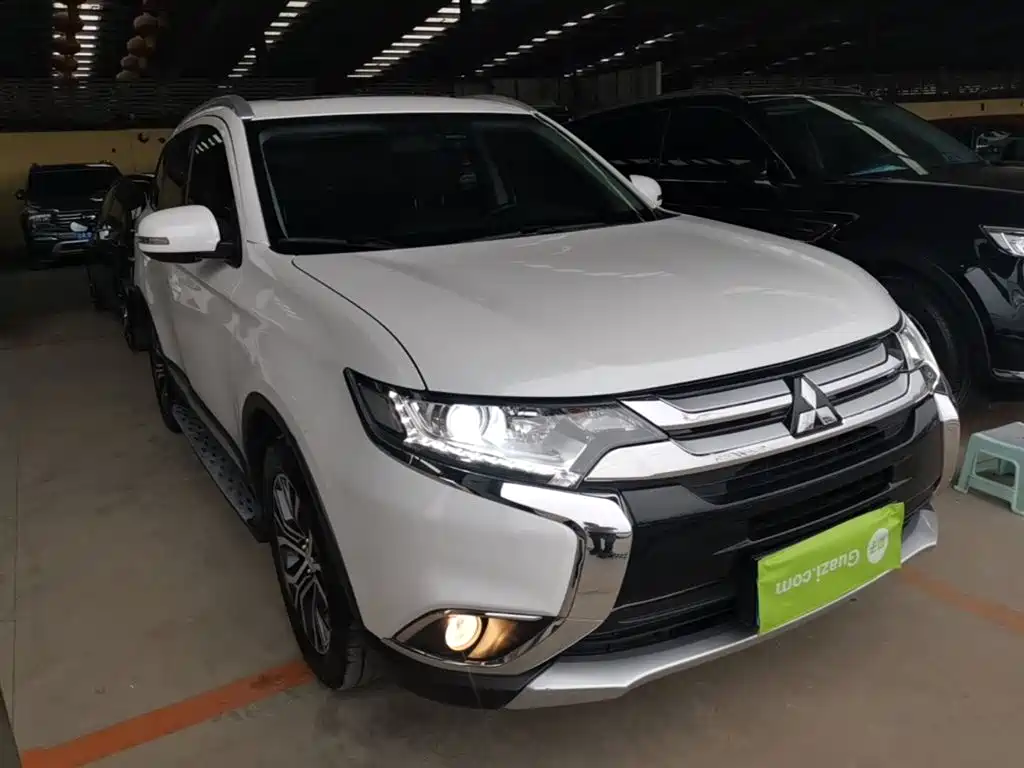 Outlander 2.0 L 2 WD Glory 5-seat