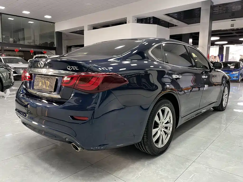 Infiniti Q70 Q70 L 2.5 L Elite