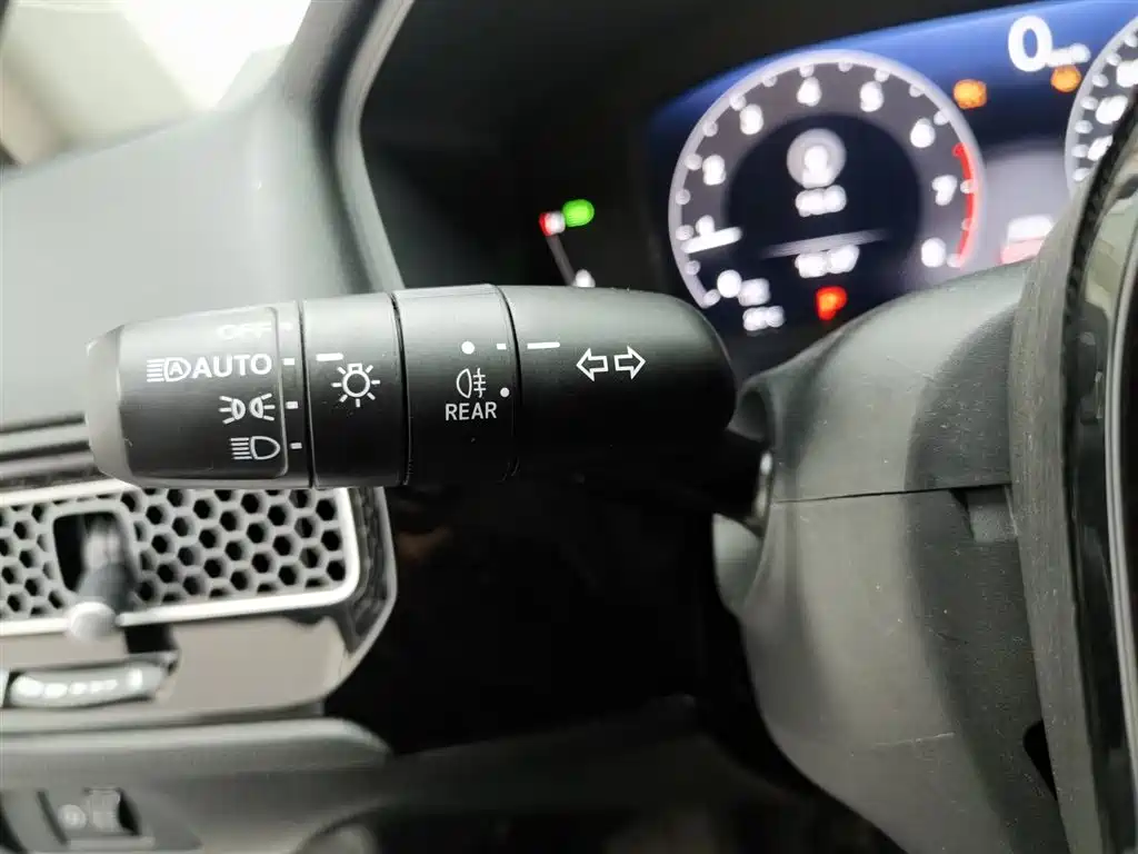 Integra 240 TURBO CVT Phantom Night · Tech