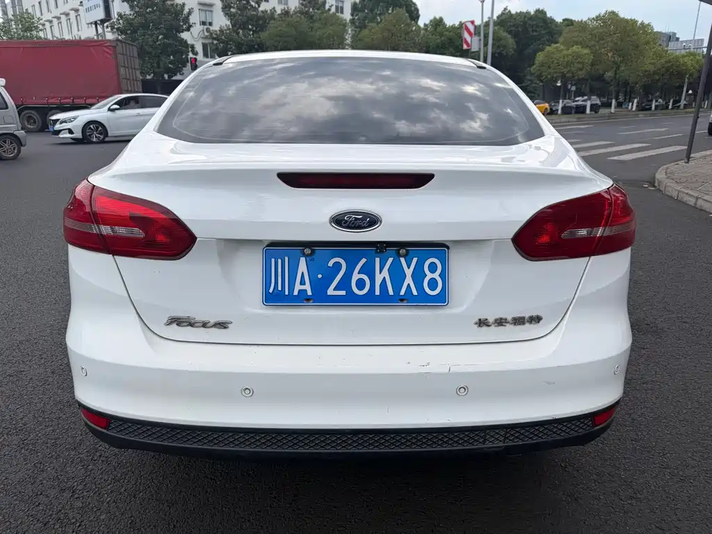 Focus Sedan 1.6 L Auto Comfort