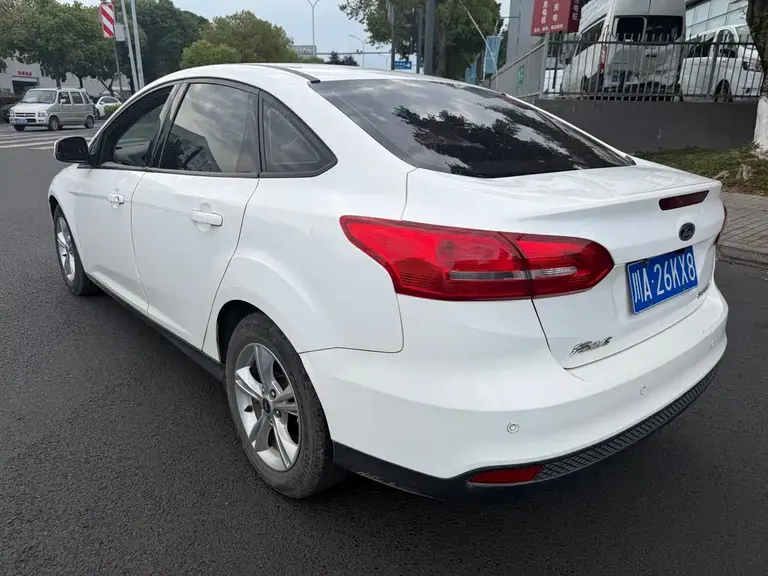 Ford Focus Sedan 1.6 L Auto Comfort