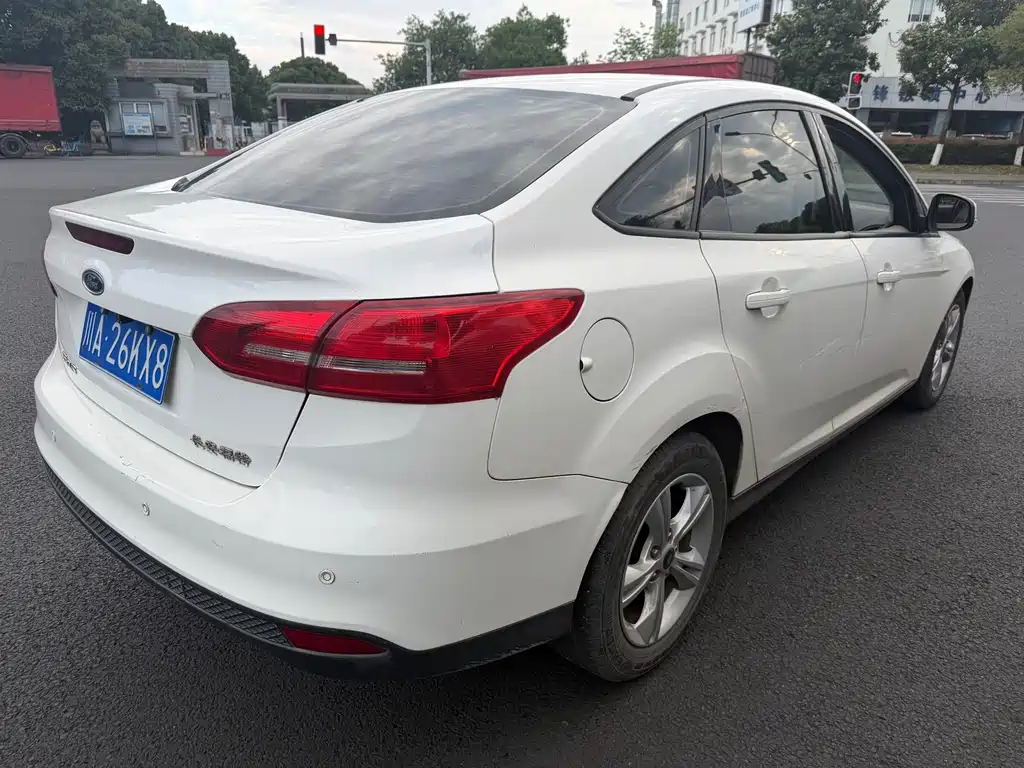 Focus Sedan 1.6 L Auto Comfort