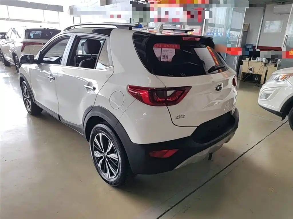 Stonic 1.4 L CVT Fun Enjoyment Sunroof