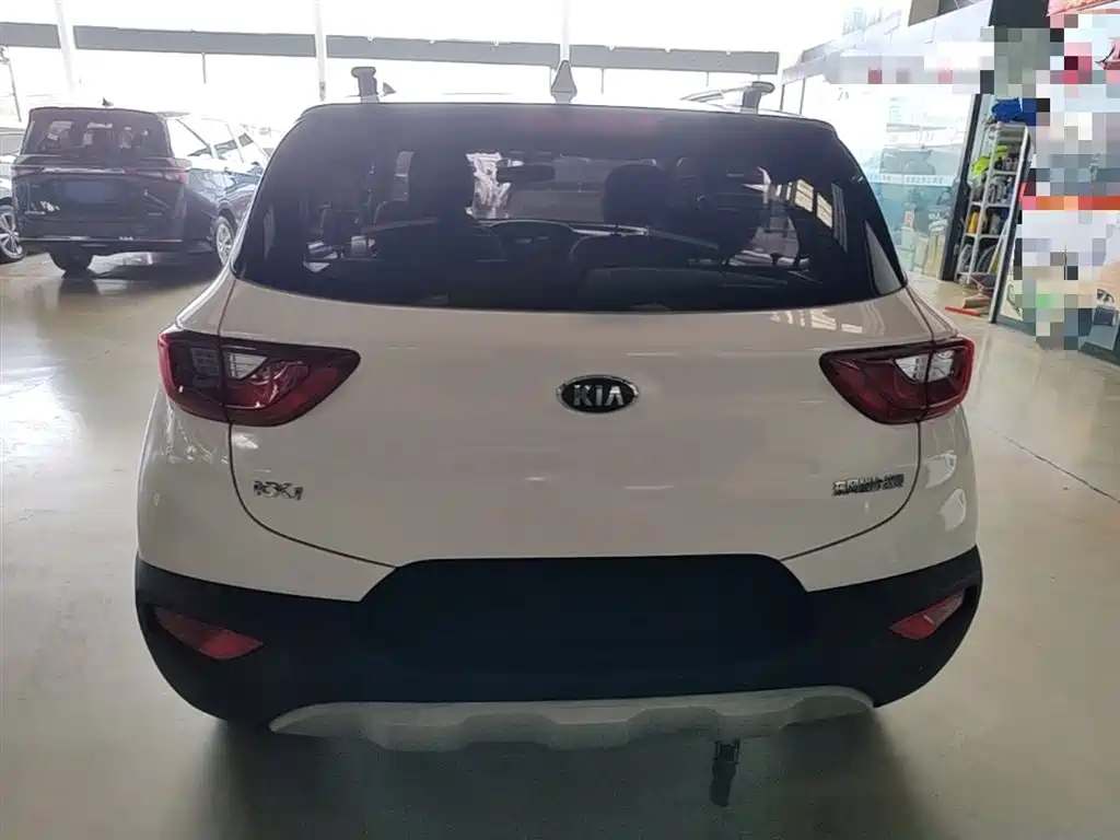 Stonic 1.4 L CVT Fun Enjoyment Sunroof