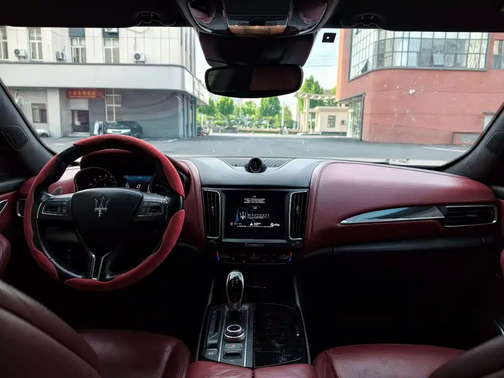 Levante 3.0 T Standard