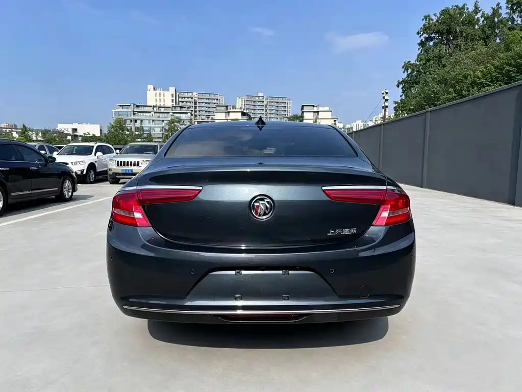 LaCrosse 20 T Luxury