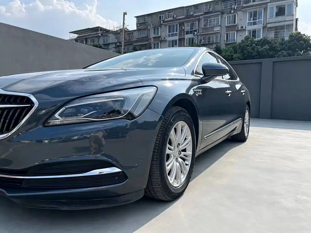 LaCrosse 20 T Luxury