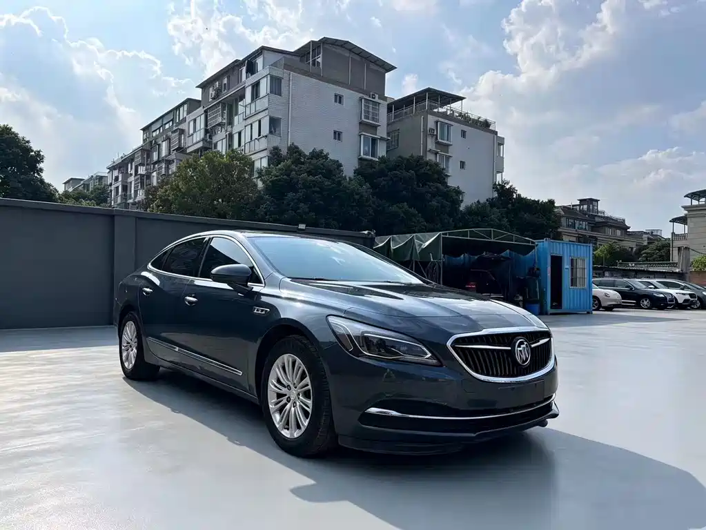 LaCrosse 20 T Luxury