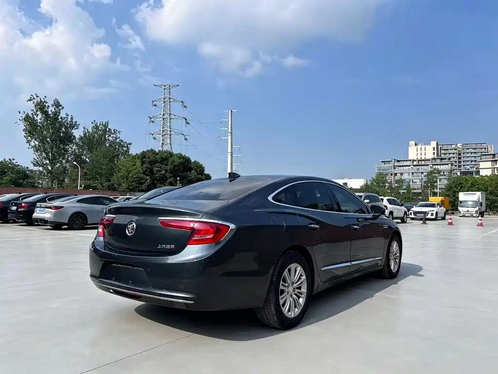 LaCrosse 20 T Luxury