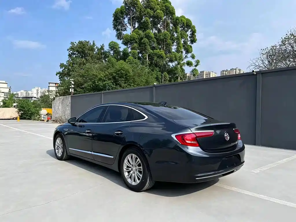 LaCrosse 20 T Luxury