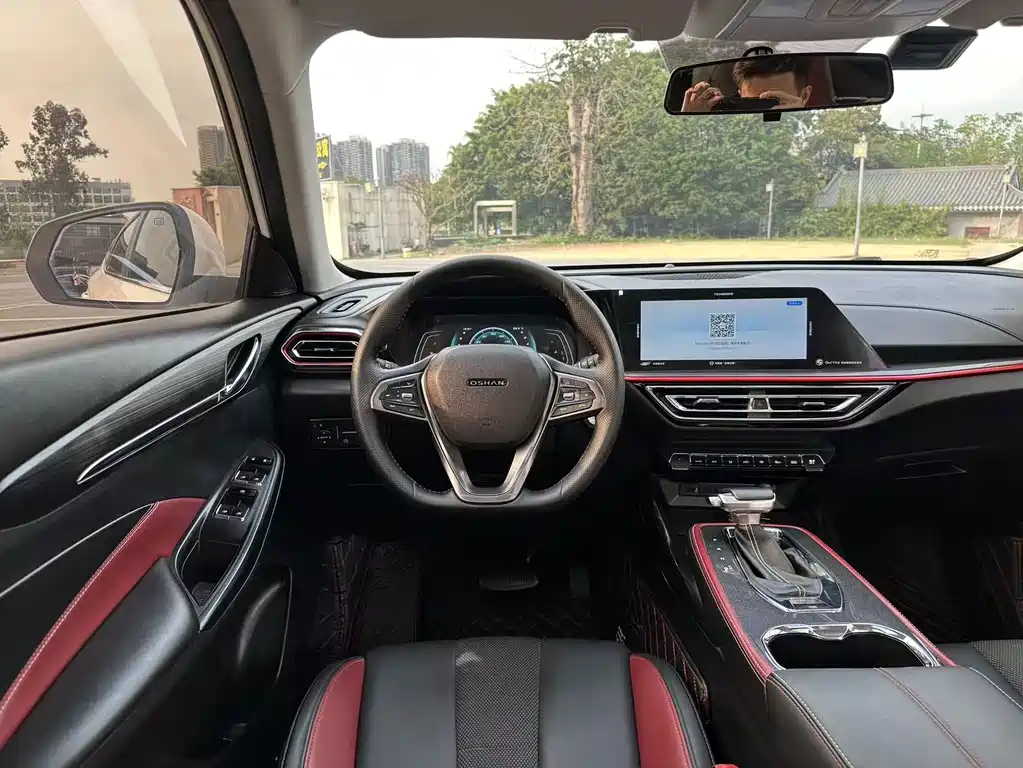 Changan Oshan X5 1.5 T DCT Distinguished