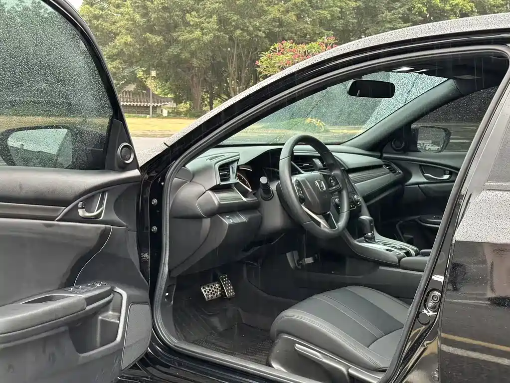 Civic HATCHBACK 220 TURBO CVT Trend Cool Control