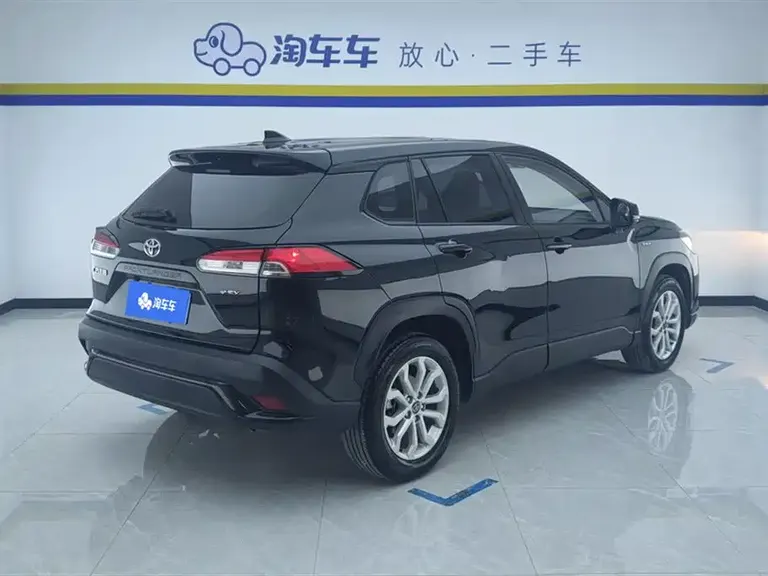 Toyota Frontlander 2.0 L Smart e-Hybrid Dual Engine Leading