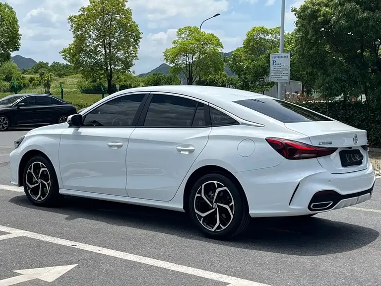 MG5 300 TGI DCT Flagship