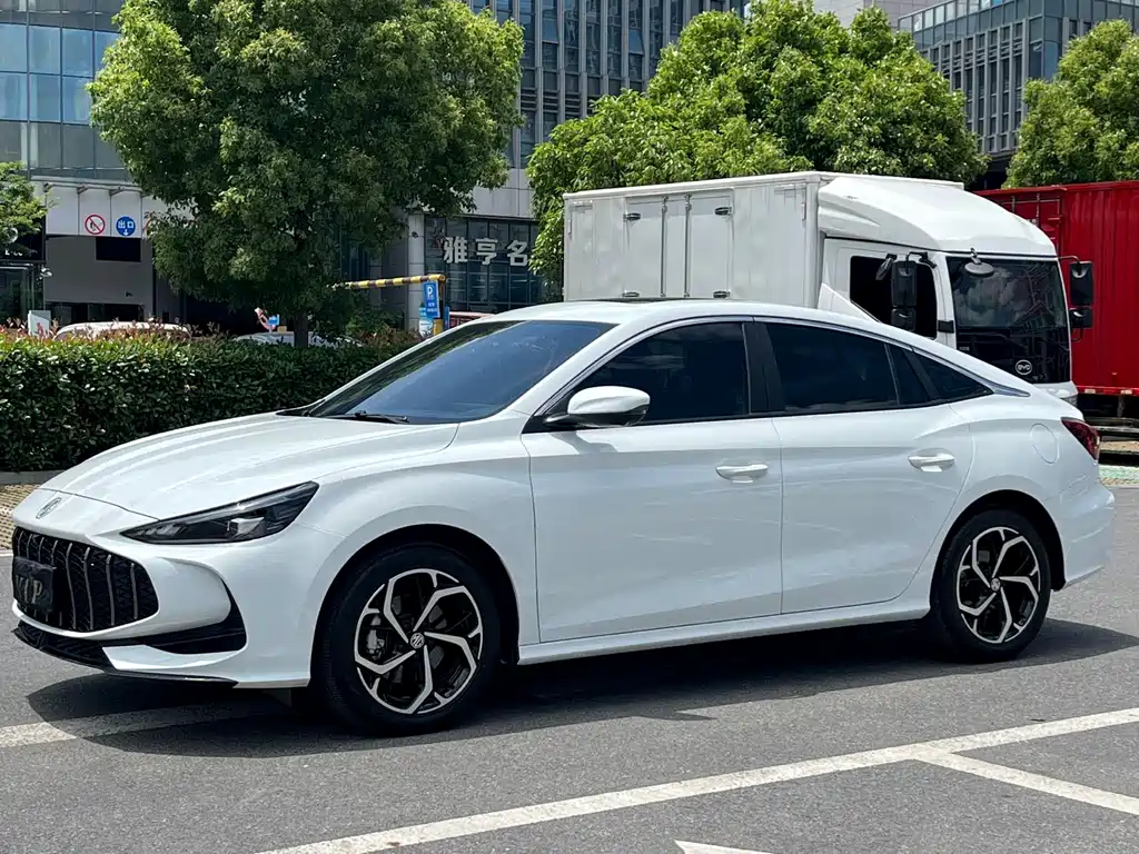 MG5 300 TGI DCT Flagship