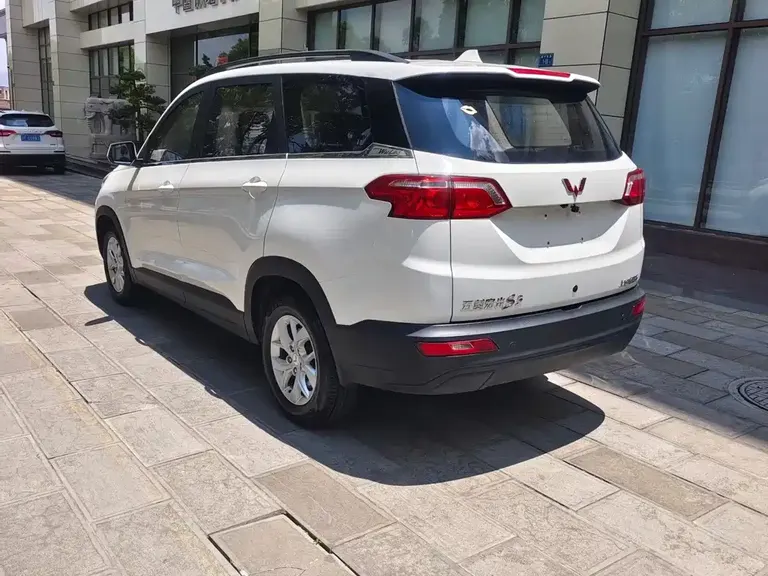 Wuling Hongguang S3 1.5 L Manual Comfort CN-V