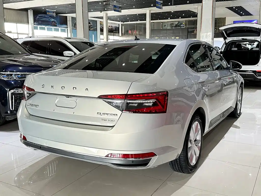 Superb TSI330 DSG Comfort
