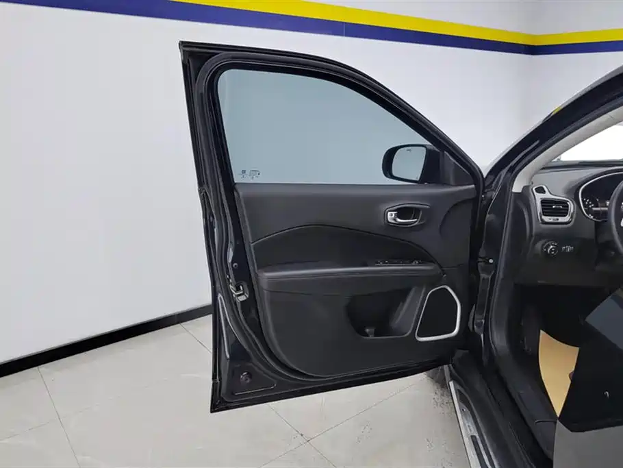 Compass 220 T Auto Home Enjoyment 4 WD