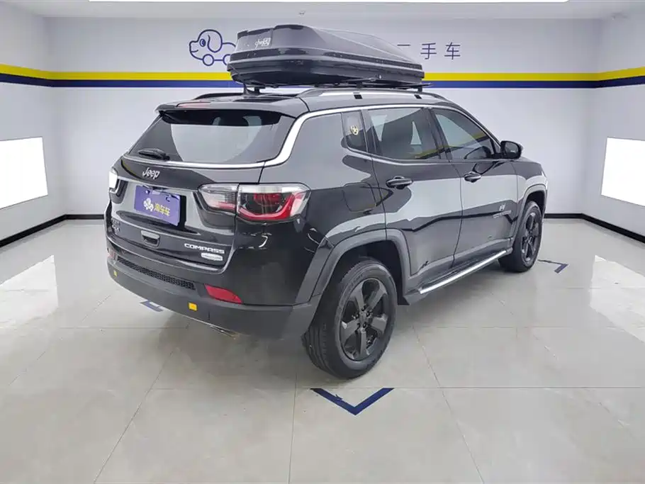 Compass 220 T Auto Home Enjoyment 4 WD