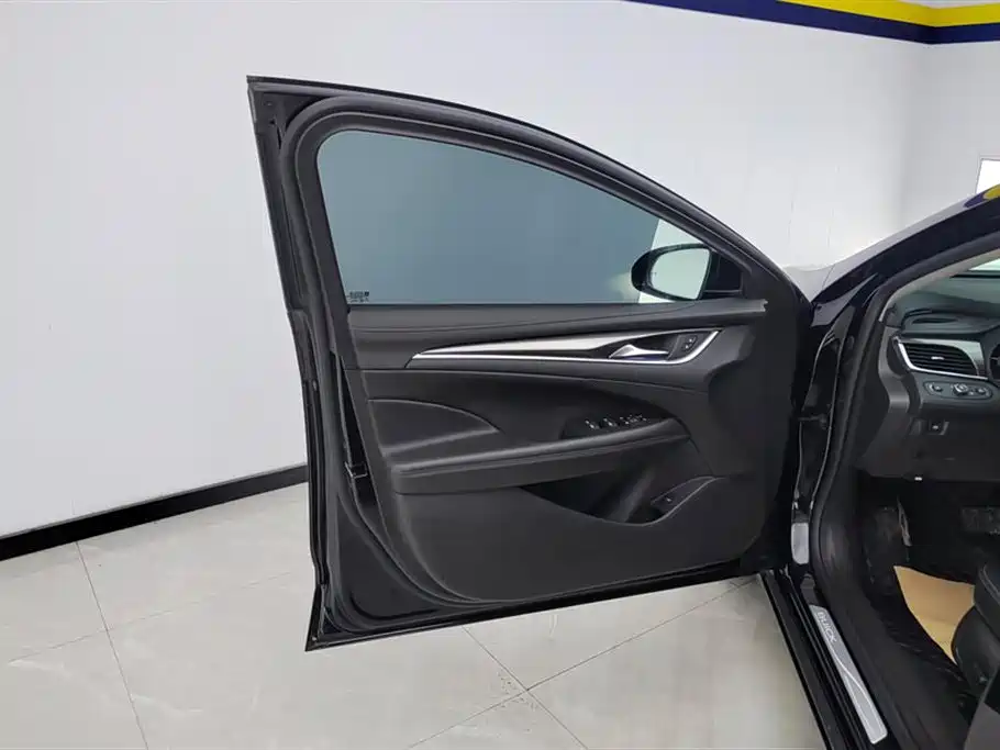 LaCrosse 652 T Luxury