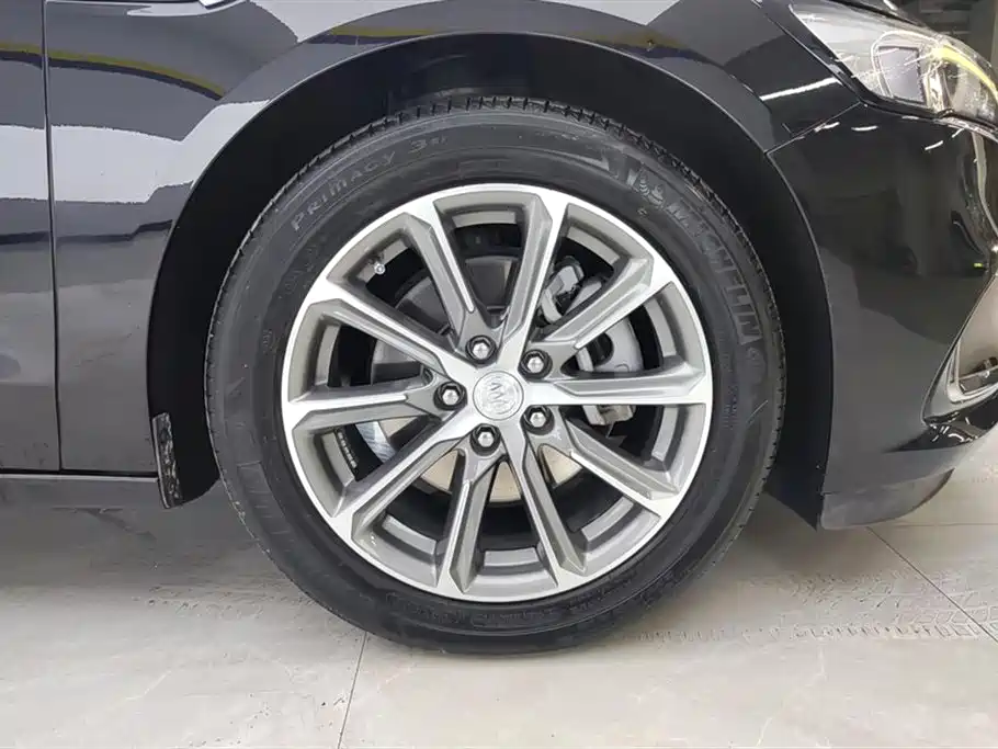 LaCrosse 652 T Luxury