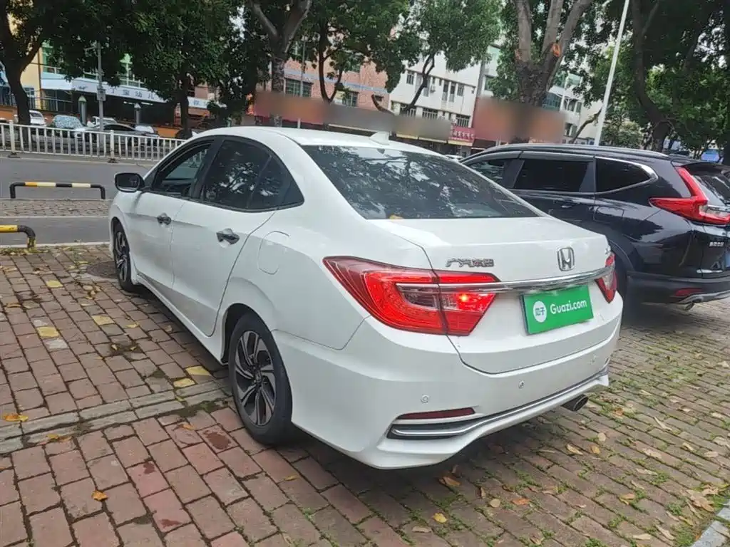 Crider 1.8 L CVT Luxury