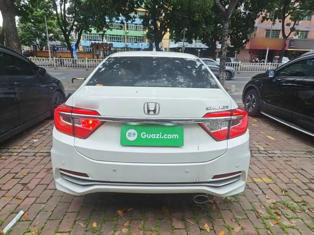 Crider 1.8 L CVT Luxury