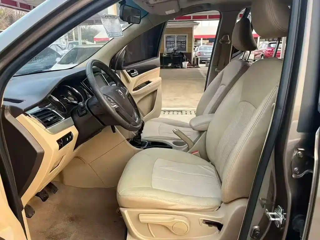 Baojun 730 1.5 T Manual Luxury 7-seat