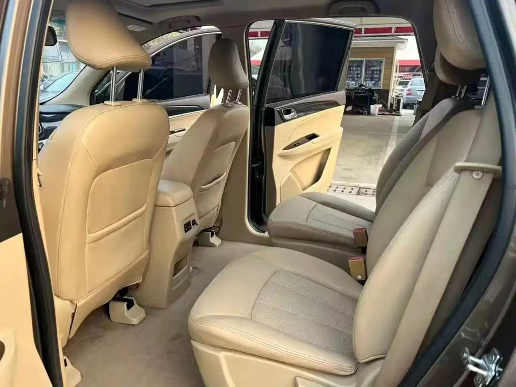 Baojun 730 1.5 T Manual Luxury 7-seat