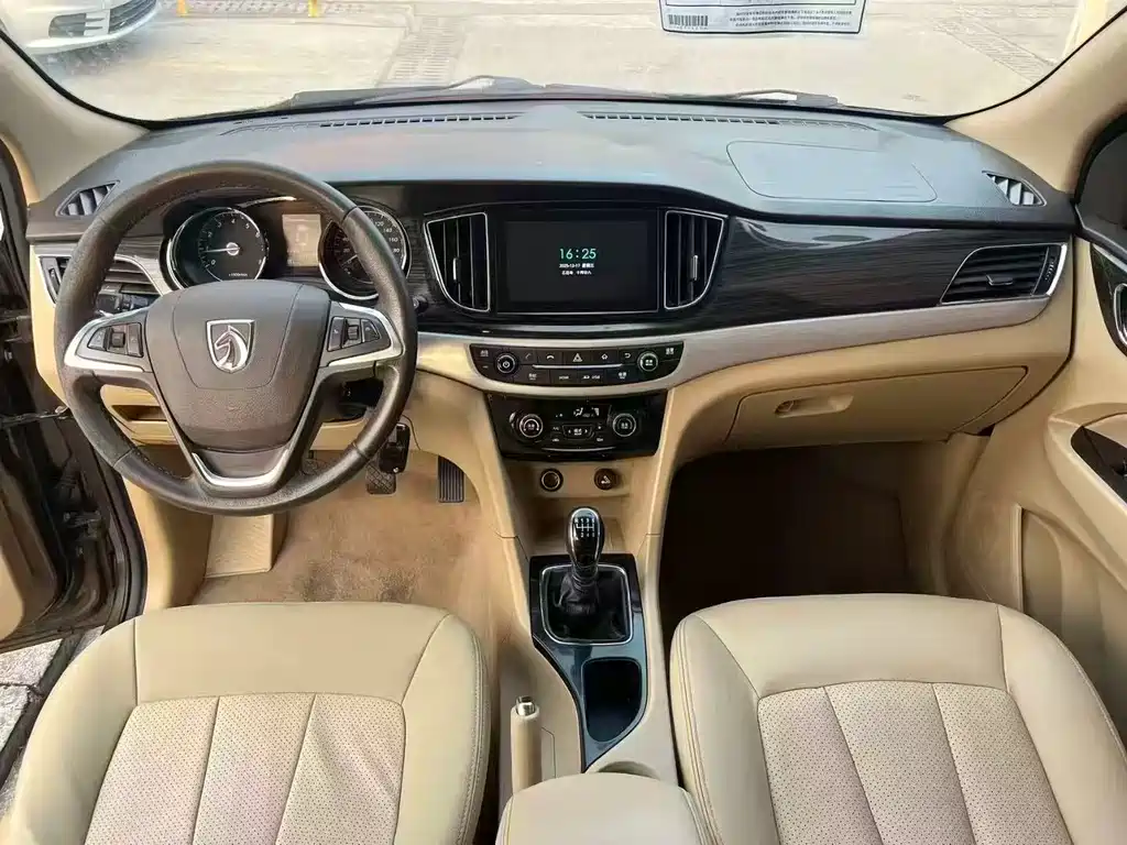 Baojun 730 1.5 T Manual Luxury 7-seat