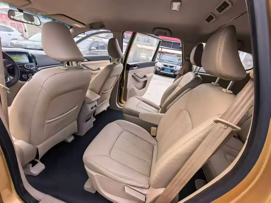 Baojun 730 1.5 L Manual Comfort 7-seat