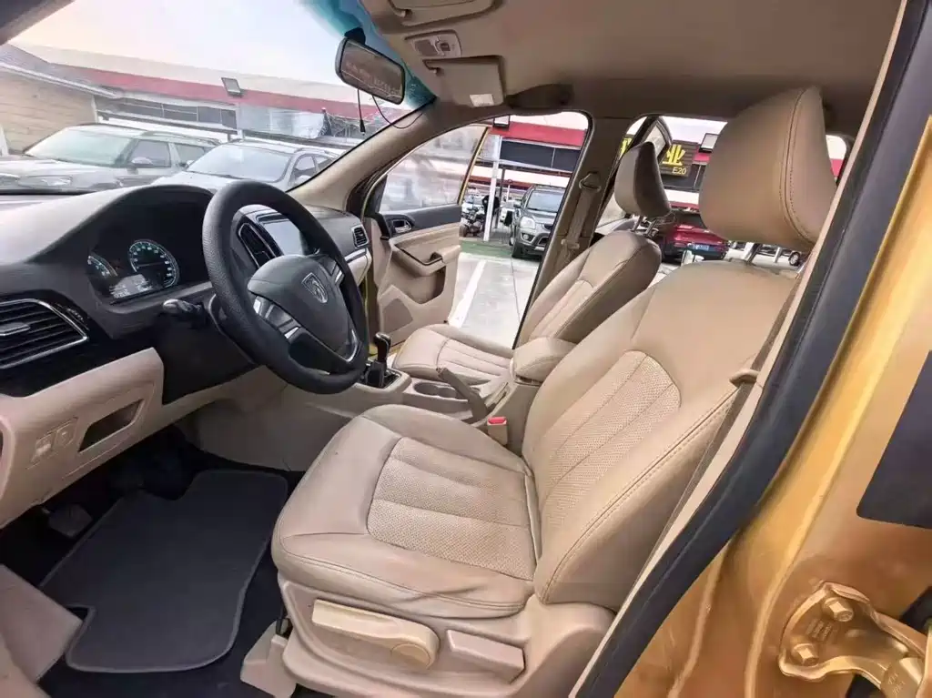 Baojun 730 1.5 L Manual Comfort 7-seat