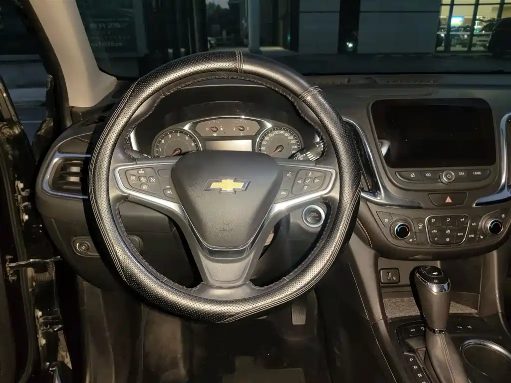 Equinox 探界者 2018款 RS 550 T 自动四驱捍界版