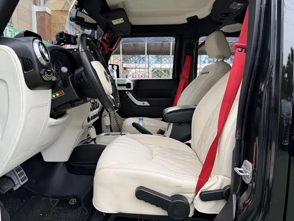 Wrangler 3.6 L Sahara 4-door