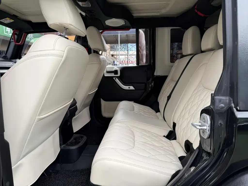 Wrangler 3.6 L Sahara 4-door