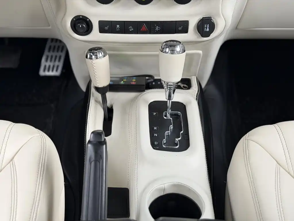 Wrangler 3.6 L Sahara 4-door