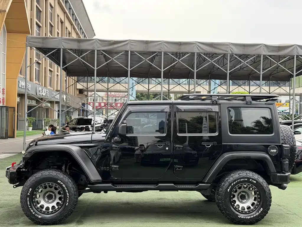 Wrangler 3.6 L Sahara 4-door