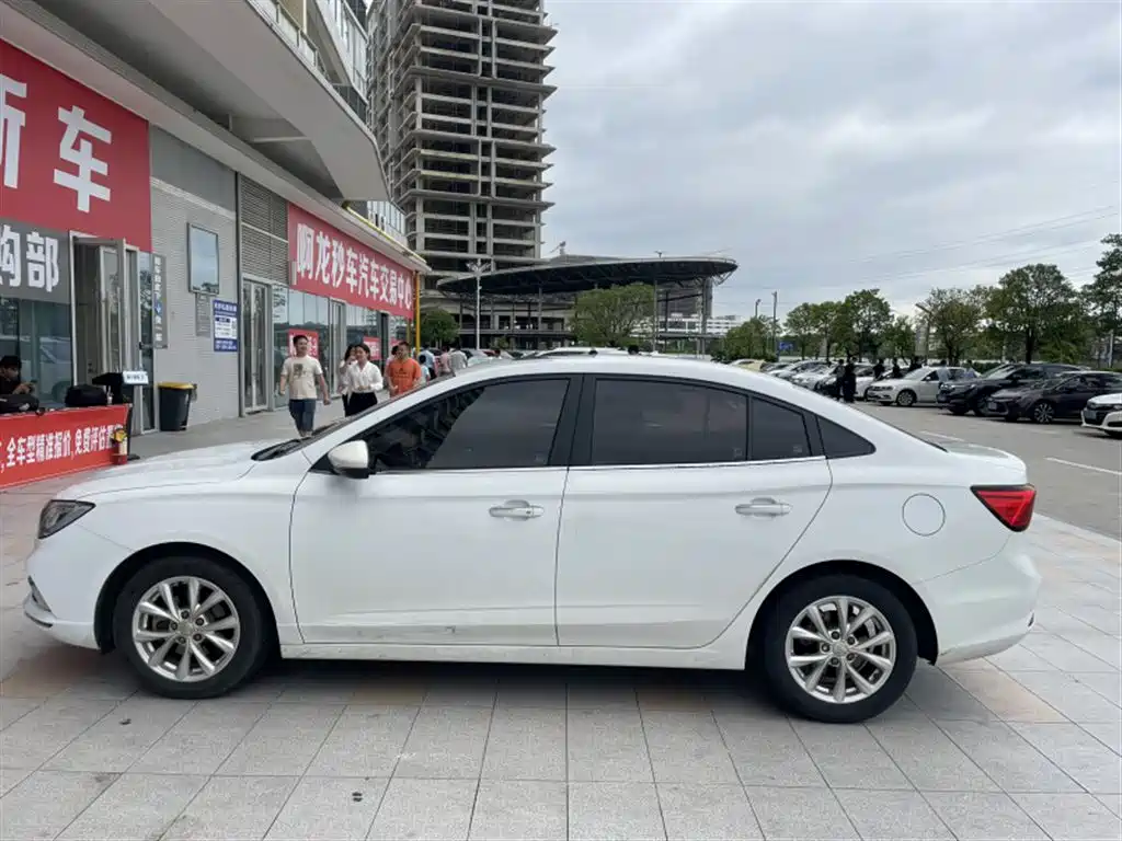 Roewe i5 1.5 L Auto 4 G Connected Leading Luxury
