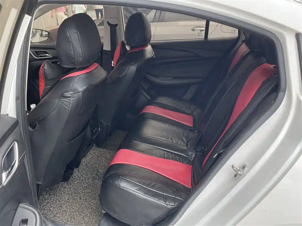 Roewe i5 1.5 L Auto 4 G Connected Leading Luxury