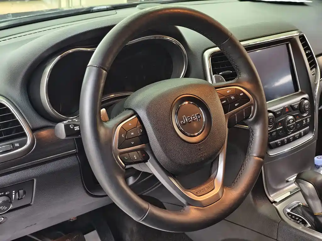 Grand Cherokee (Import) 3.0 L Comfort Enjoyment Navigation