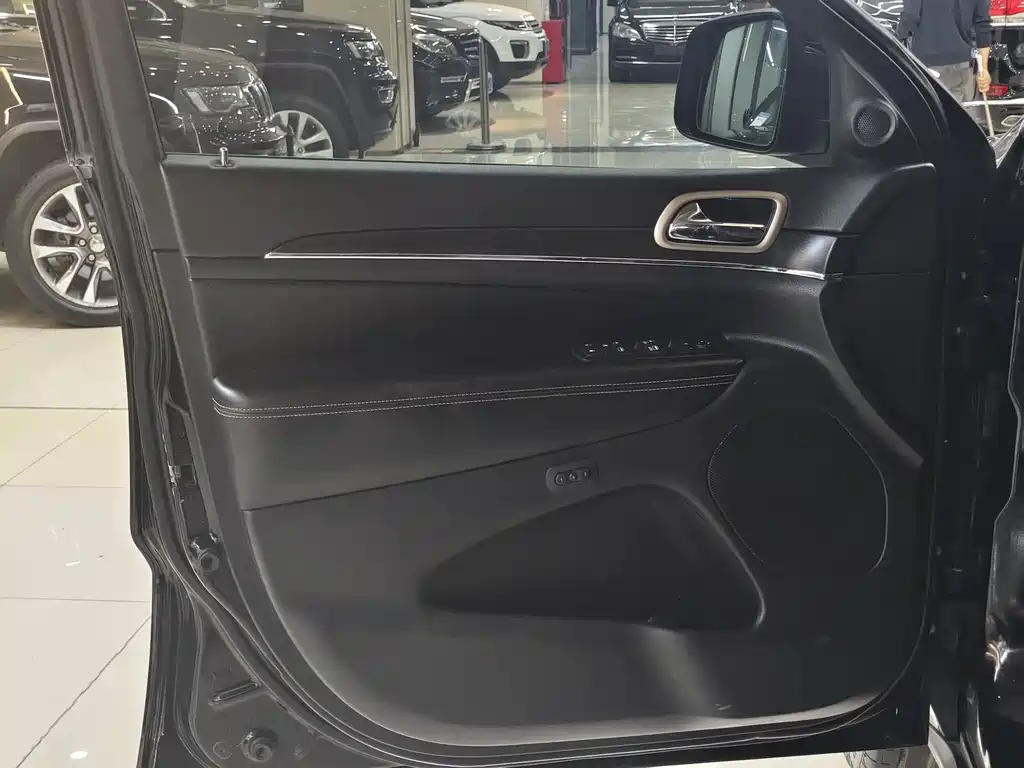 Grand Cherokee (Import) 3.0 L Comfort Enjoyment Navigation