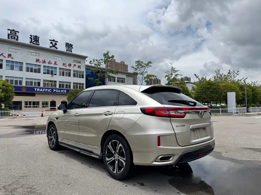 Honda UR-V 370 TURBO 2 WD Distinguished CN-V
